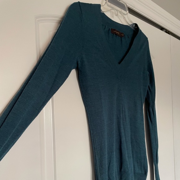 Small green Vneck sweater from The Limited - Picture 7 of 7